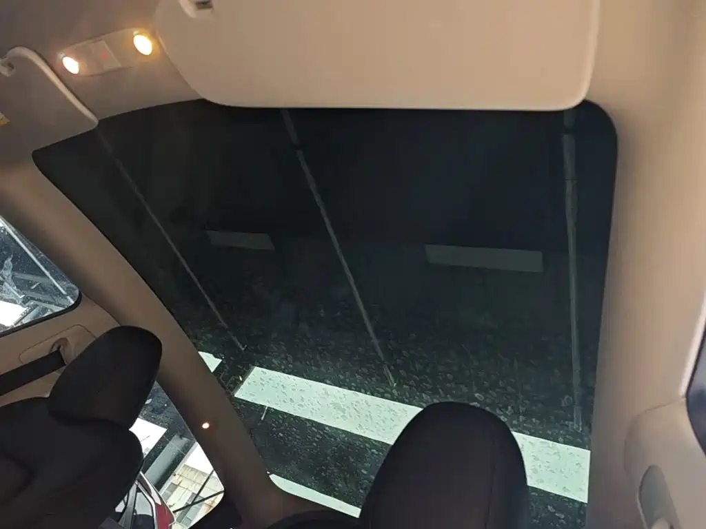 Tesla Model Y — фото 18
