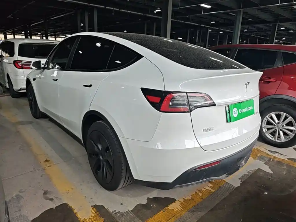 Tesla Model Y — фото 5
