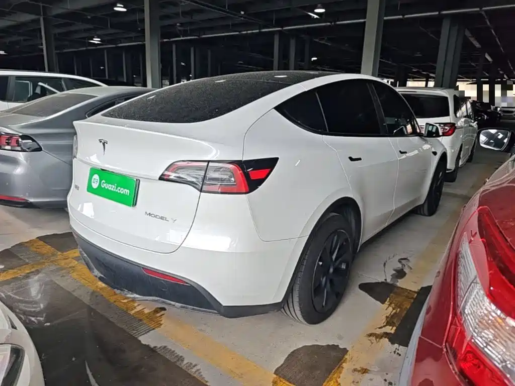 Tesla Model Y — фото 7