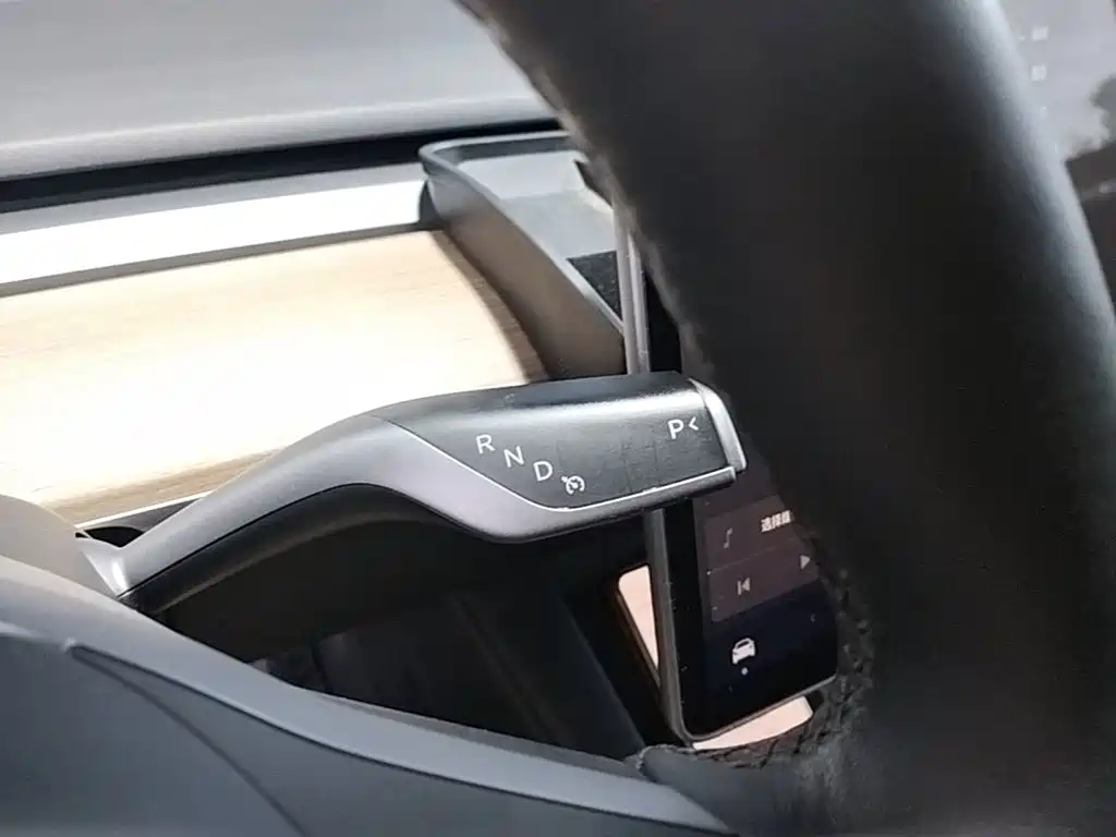 Tesla Model 3 — фото 14