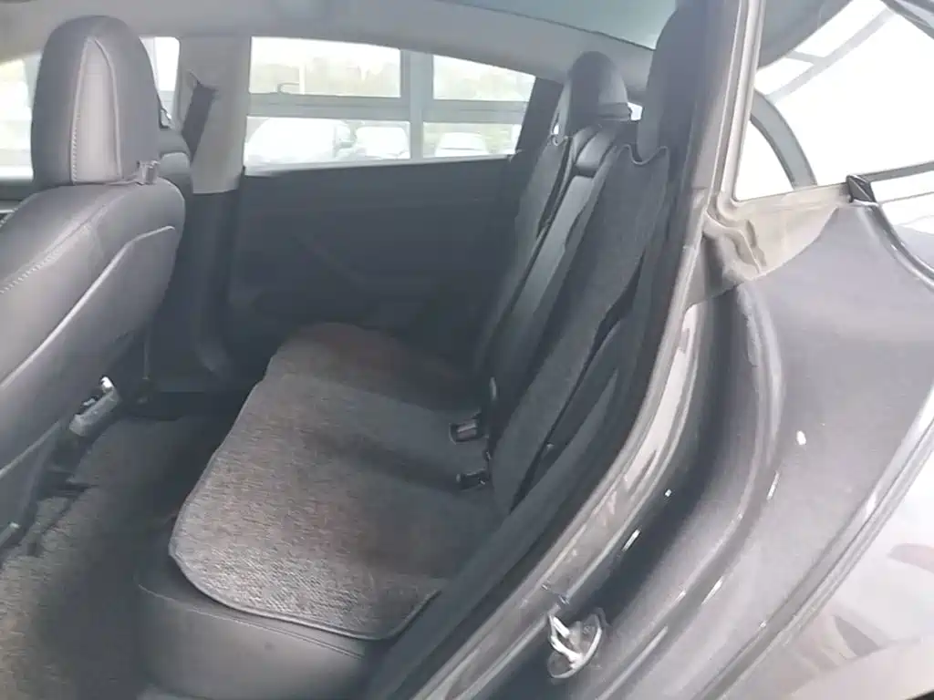 Tesla Model 3 — фото 17