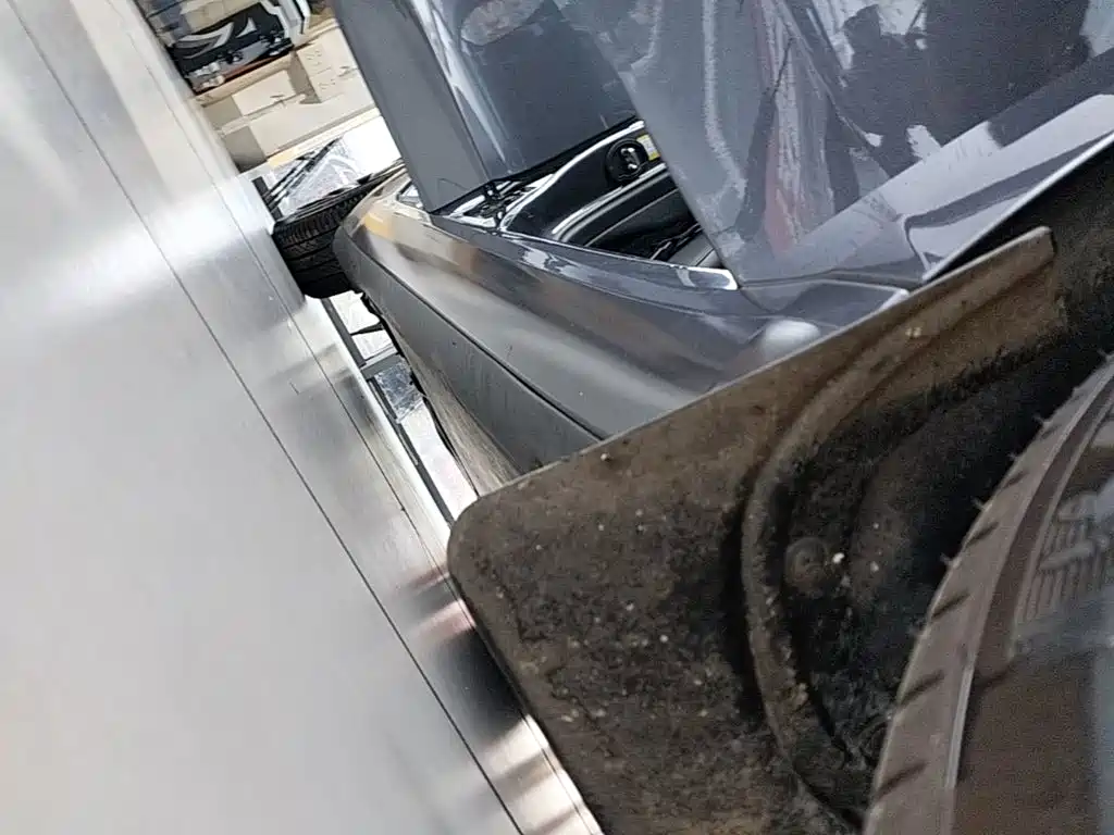 Tesla Model 3 — фото 21