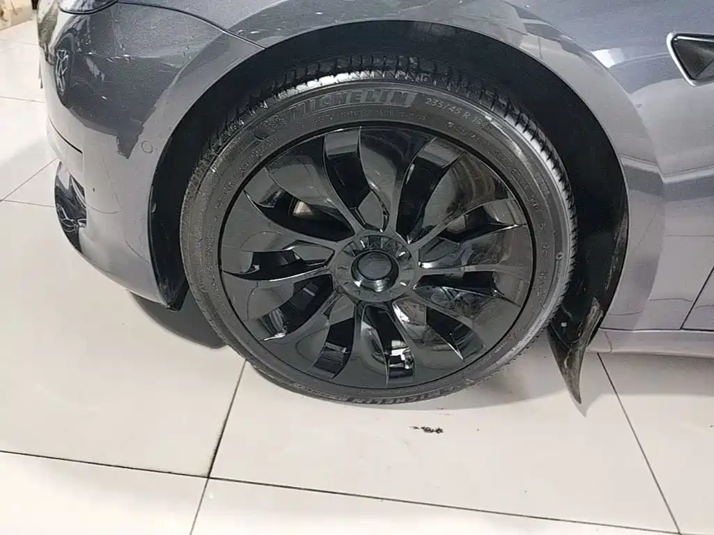 Tesla Model 3 — фото 23