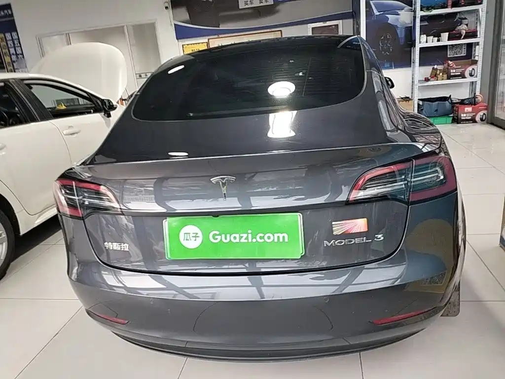Tesla Model 3 — фото 6
