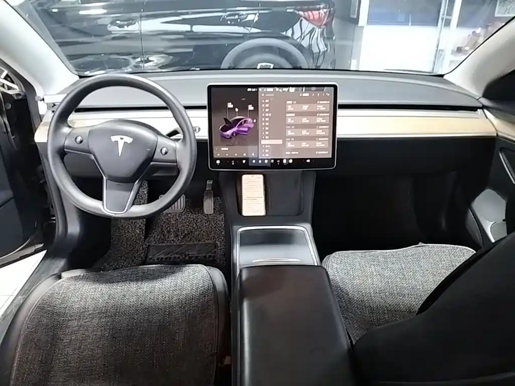 Tesla Model 3 — фото 10