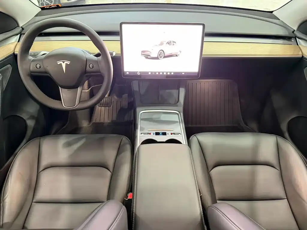 Tesla Model Y — фото 8