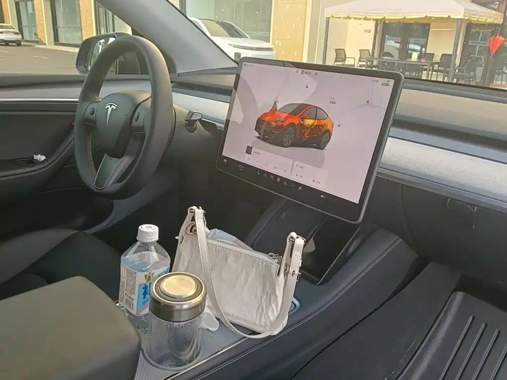 Tesla Model Y — фото 8