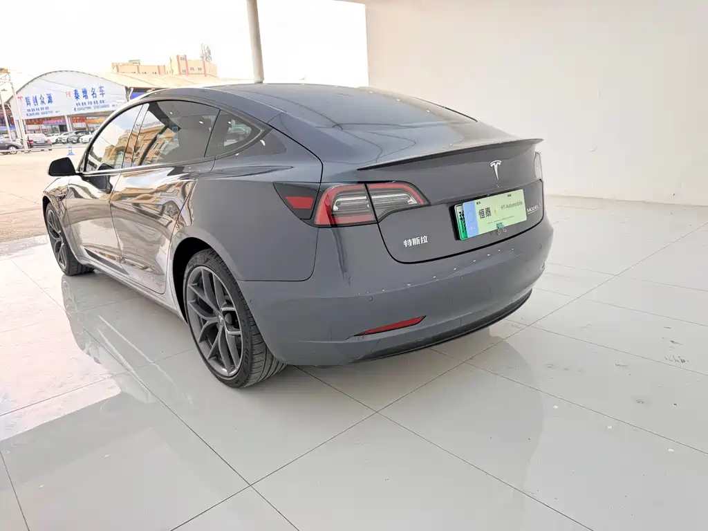 Tesla Model 3 — фото 11