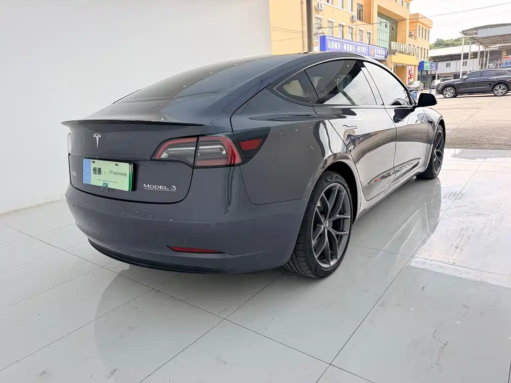 Tesla Model 3 — фото 12