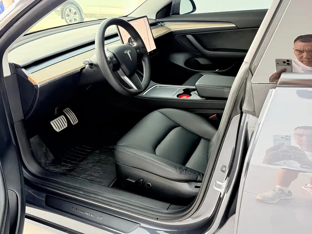 Tesla Model 3 — фото 4