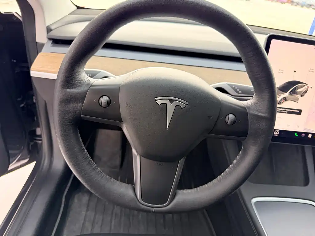 Tesla Model 3 — фото 5