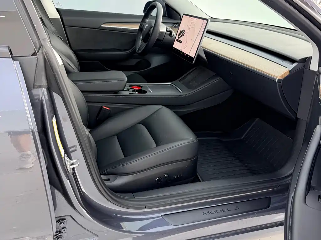 Tesla Model 3 — фото 9