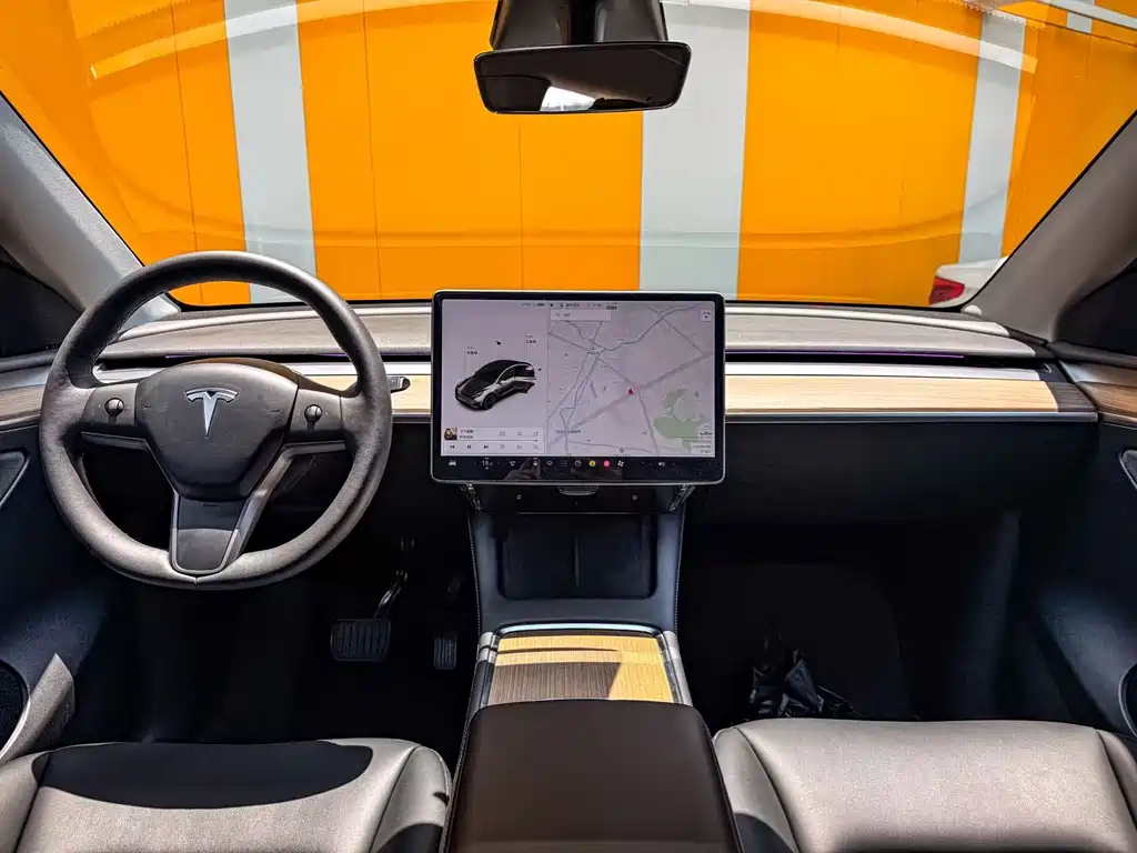 Tesla Model Y — фото 7