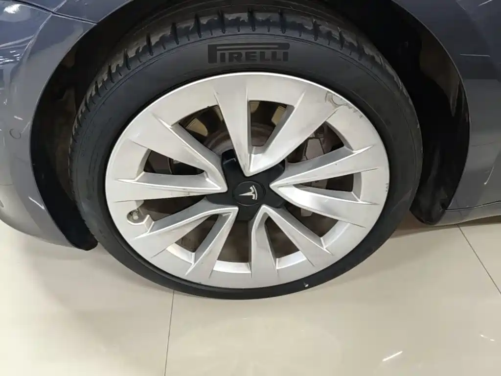 Tesla Model 3 — фото 23