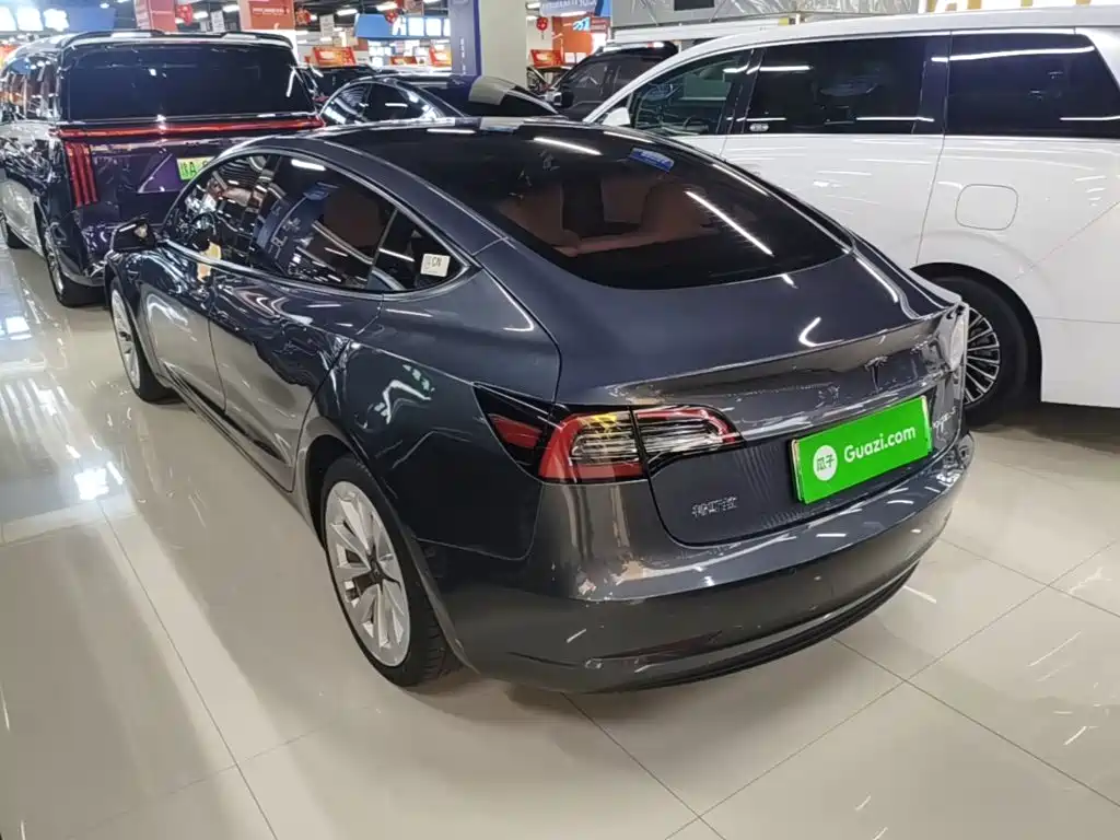Tesla Model 3 — фото 5
