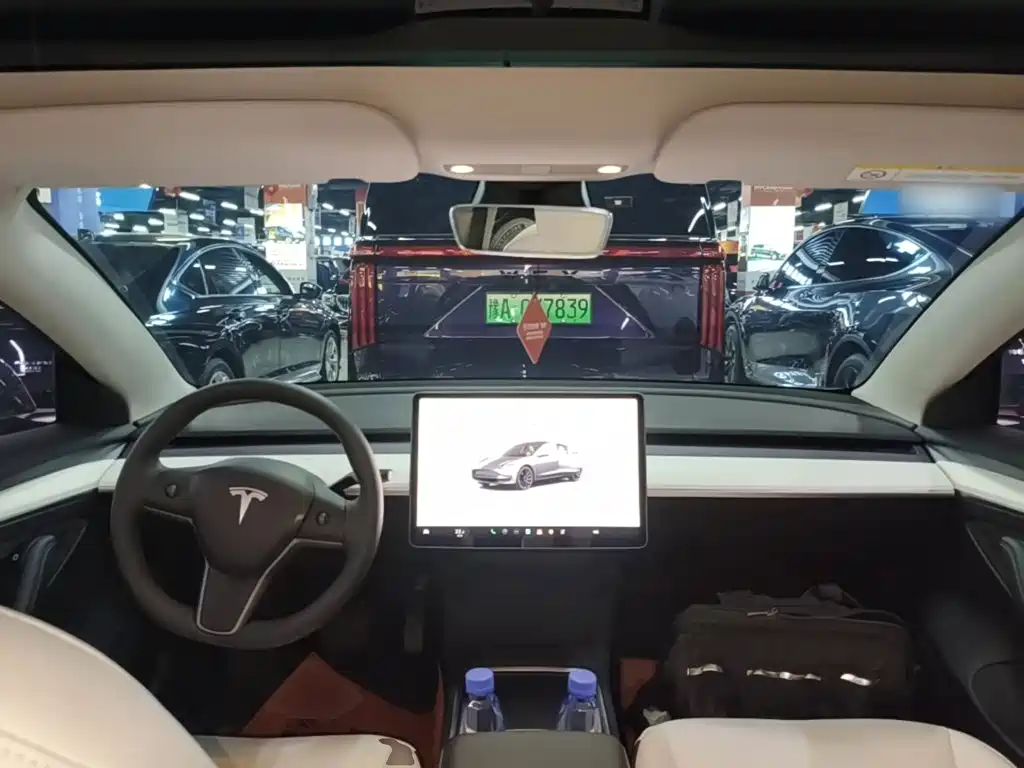 Tesla Model 3 — фото 10