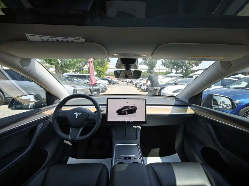 Tesla Model Y — фото 9