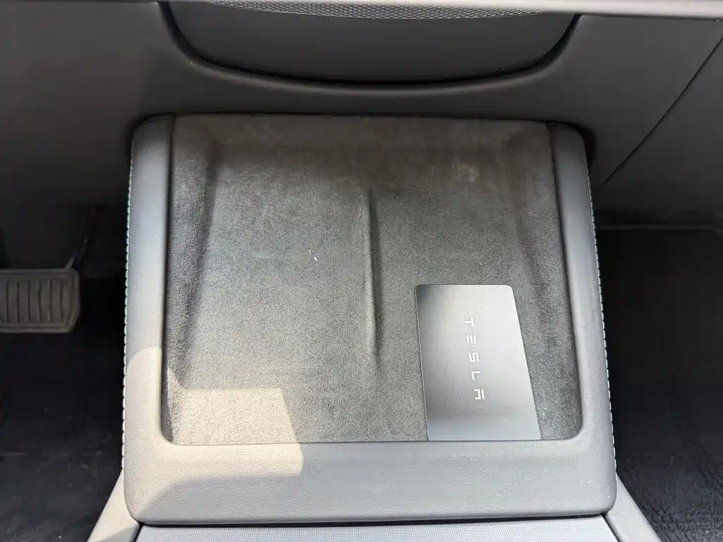 Tesla Model 3 — фото 11