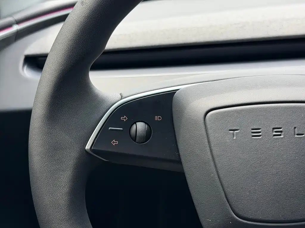 Tesla Model 3 — фото 13