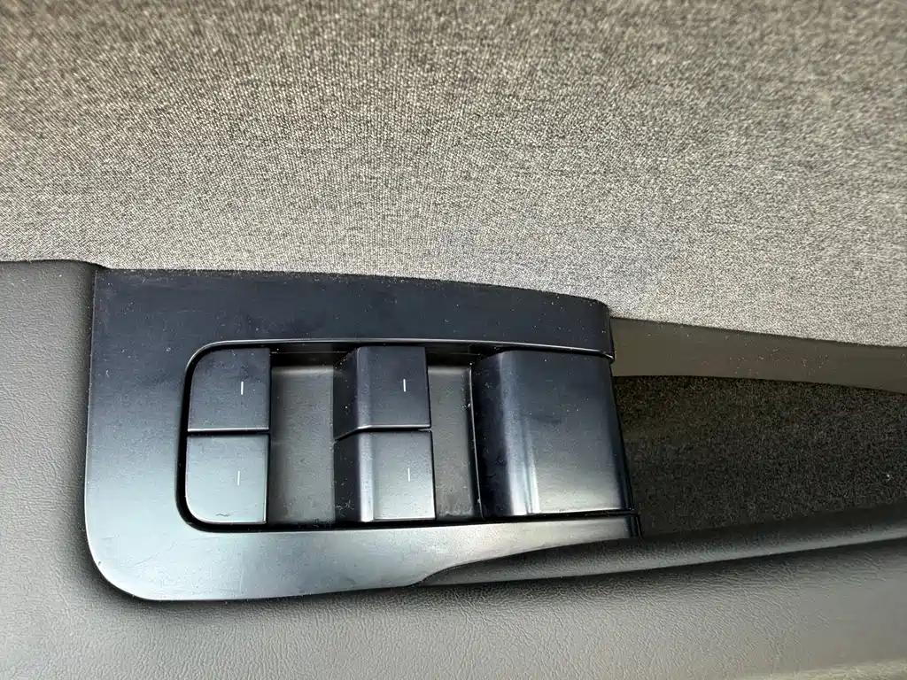 Tesla Model 3 — фото 19