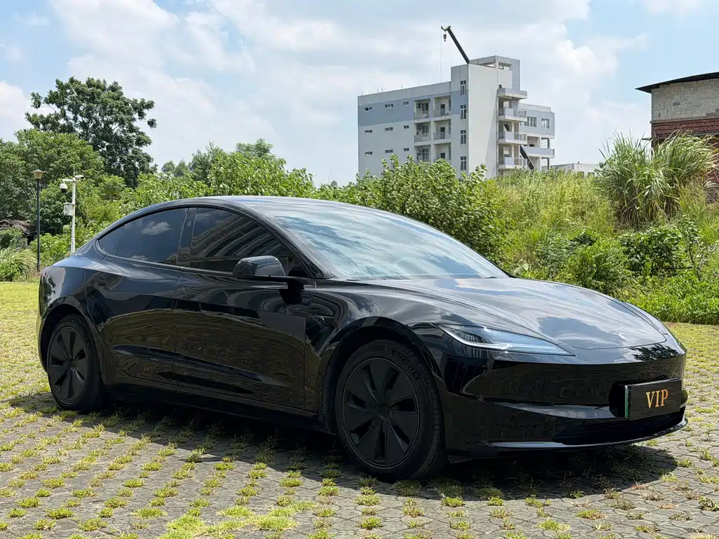 Tesla Model 3 — фото 3