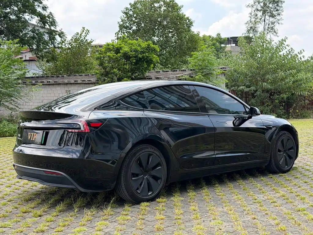 Tesla Model 3 — фото 4