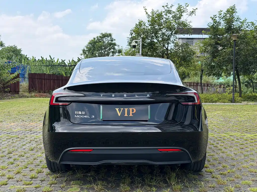 Tesla Model 3 — фото 5