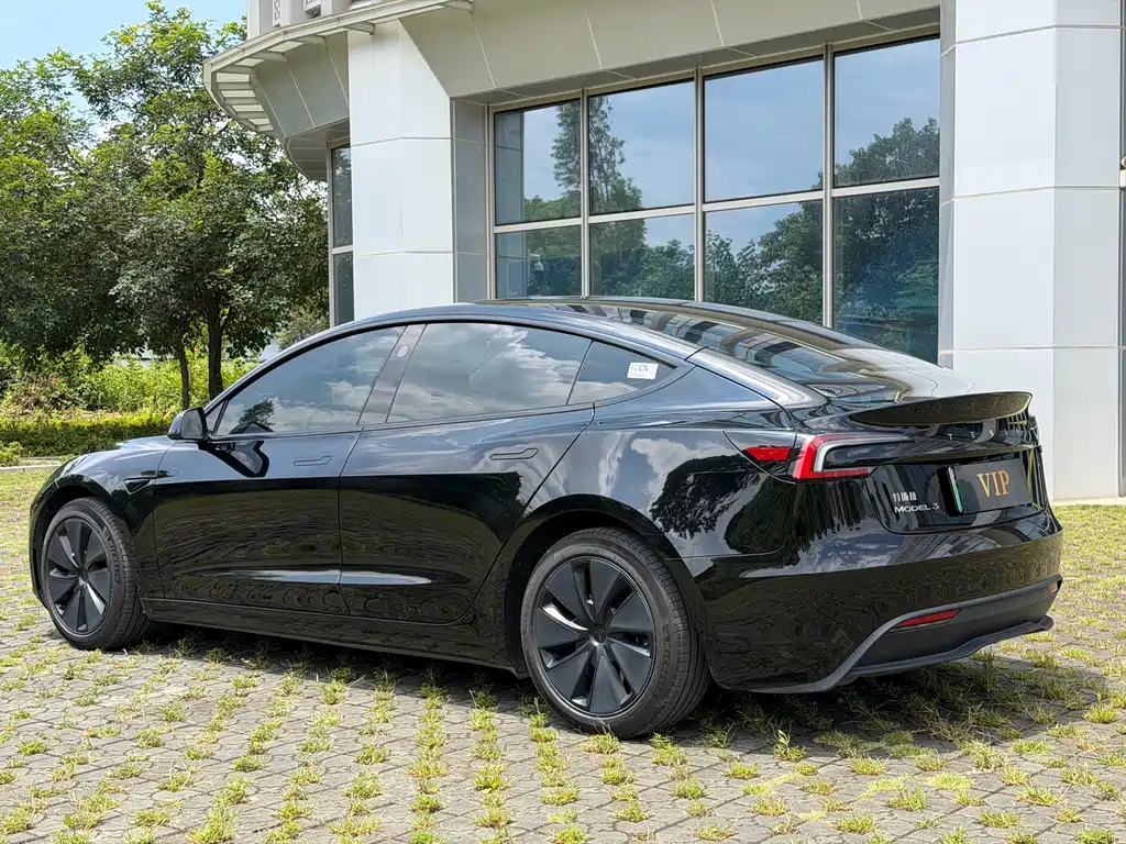 Tesla Model 3 — фото 6