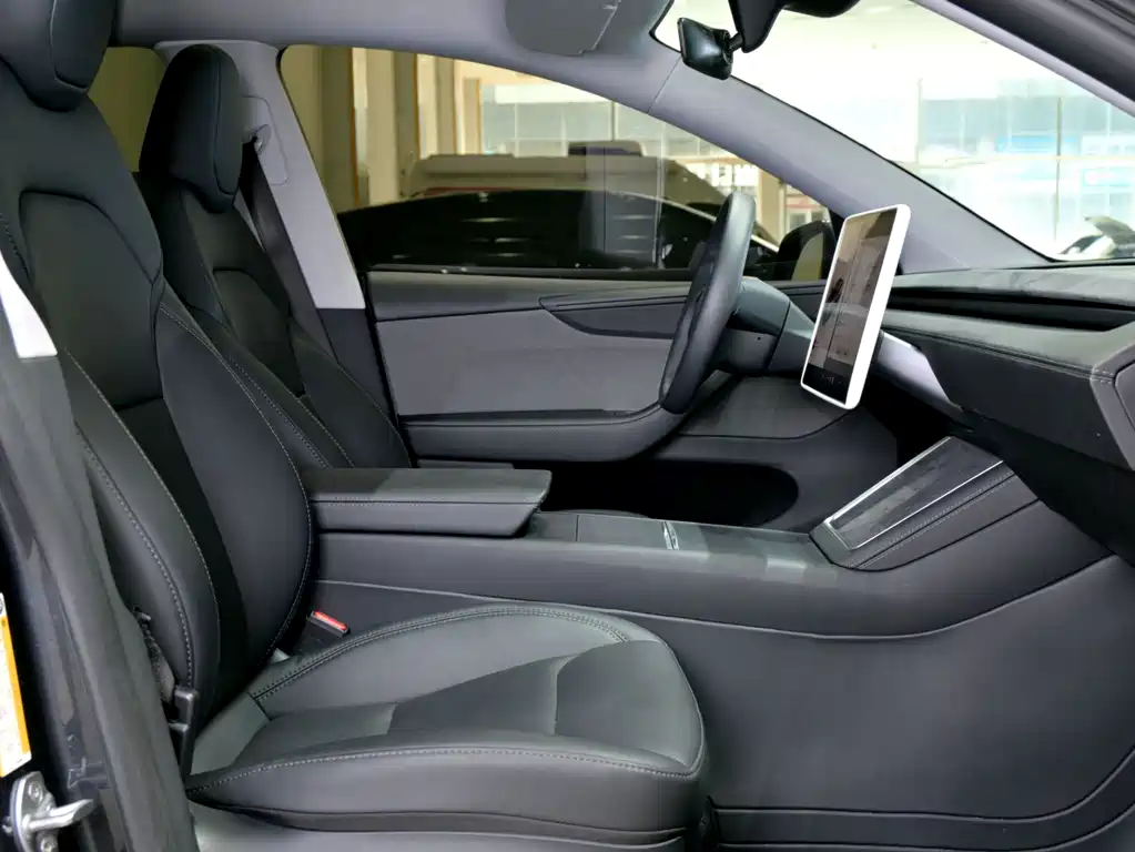Tesla Model Y — фото 14