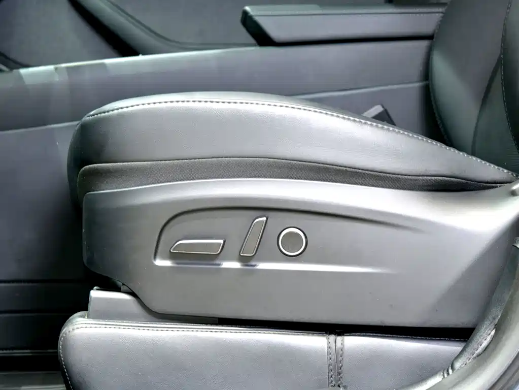 Tesla Model Y — фото 22