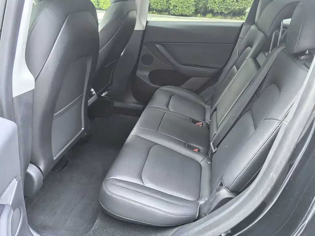 Tesla Model Y — фото 17