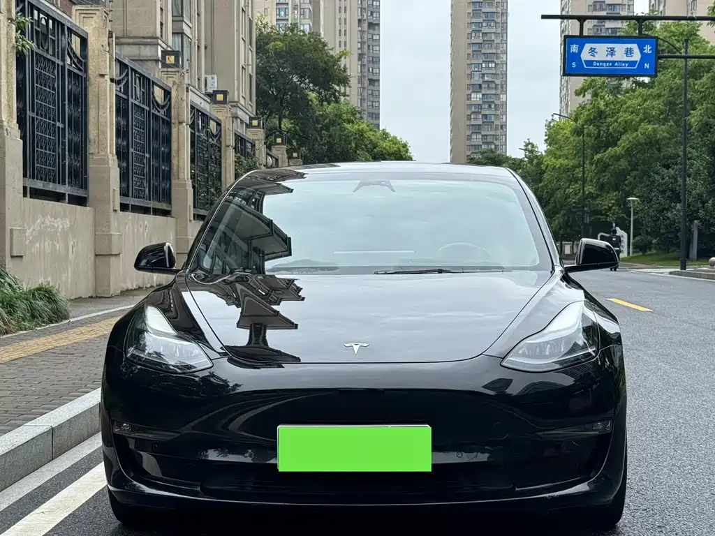 Tesla Model 3 — фото 2
