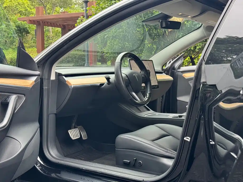 Tesla Model 3 — фото 4