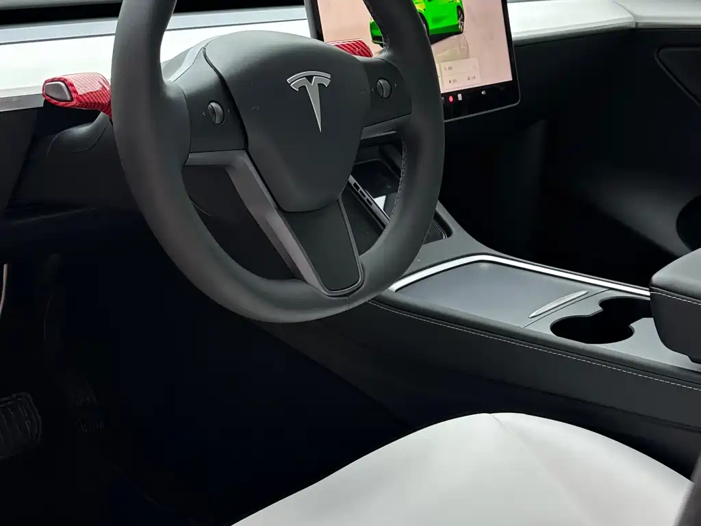 Tesla Model Y — фото 5