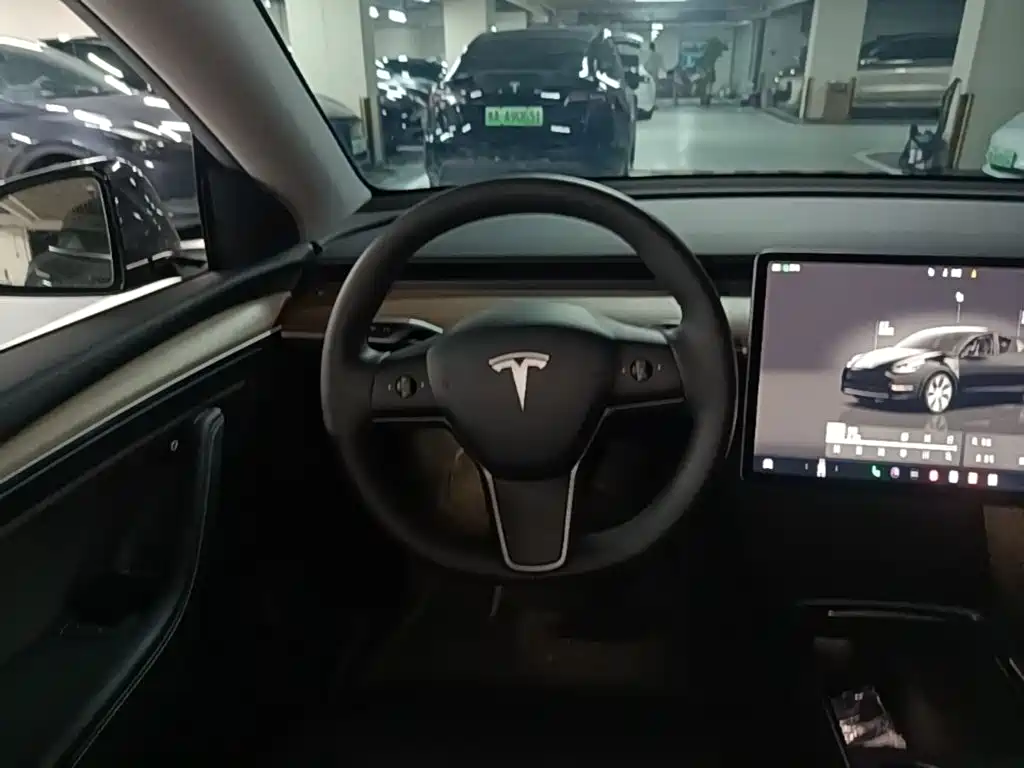 Tesla Model Y — фото 11