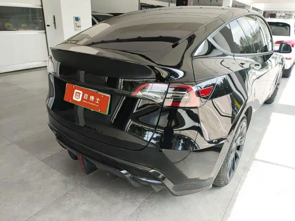 Tesla Model Y — фото 6