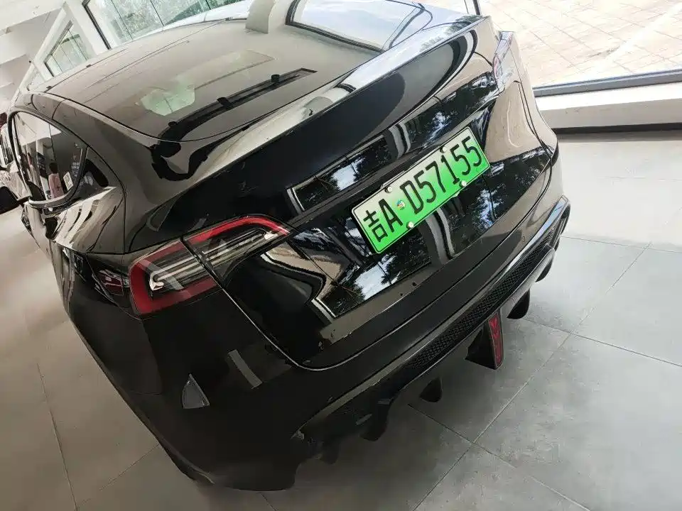 Tesla Model Y — фото 9