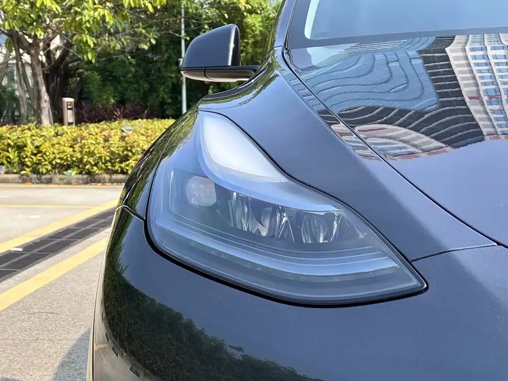 Tesla Model Y — фото 13