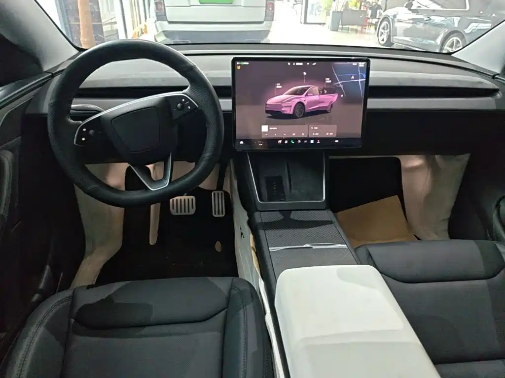 Tesla Model Y — фото 10