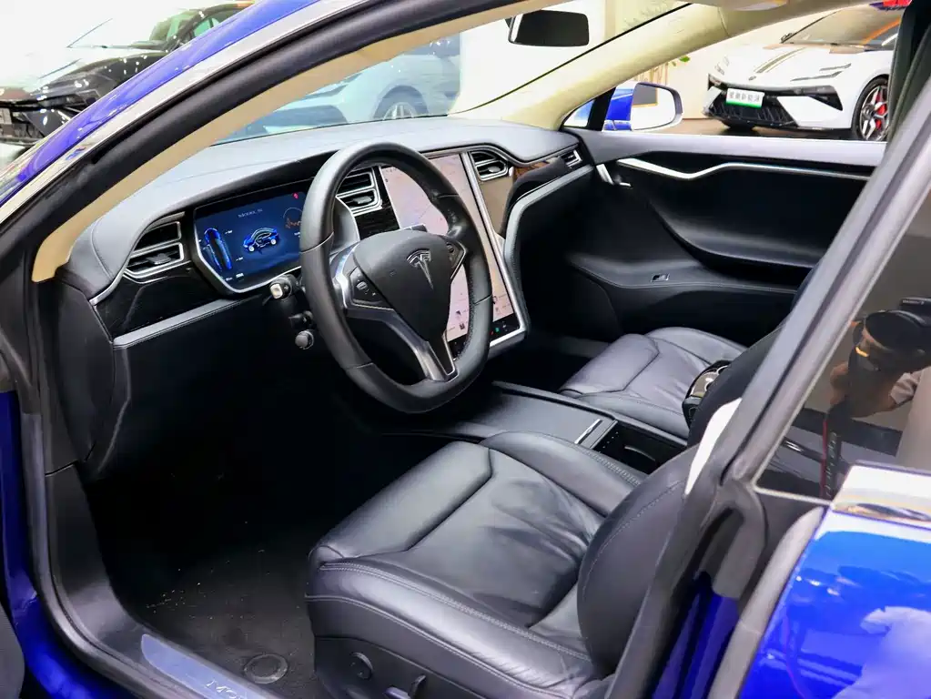 Tesla Model S — фото 4