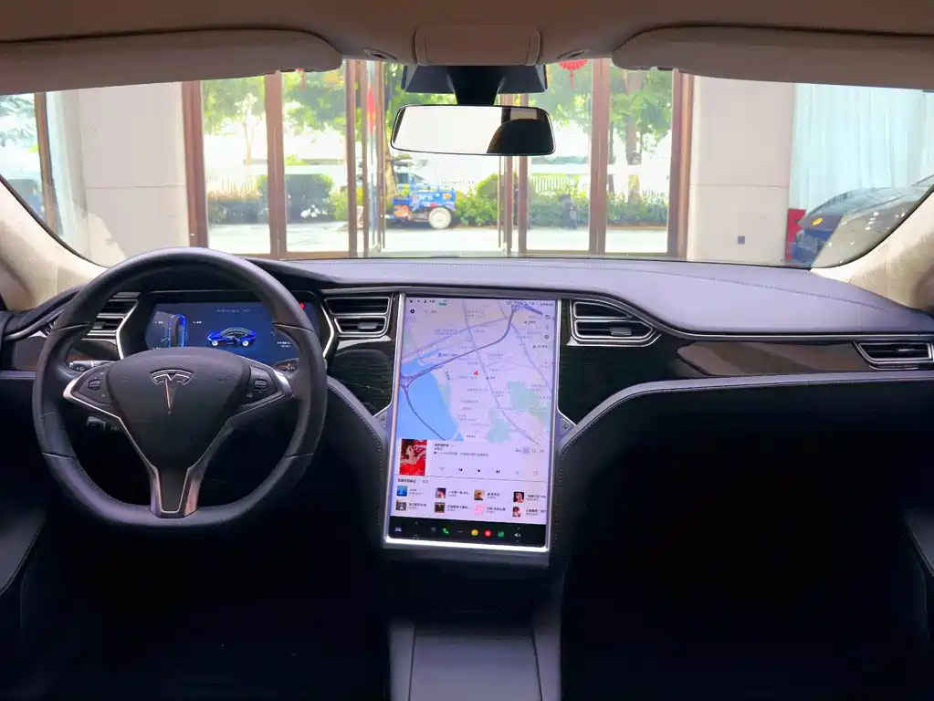 Tesla Model S — фото 8