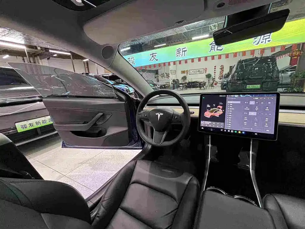 Tesla Model 3 — фото 23