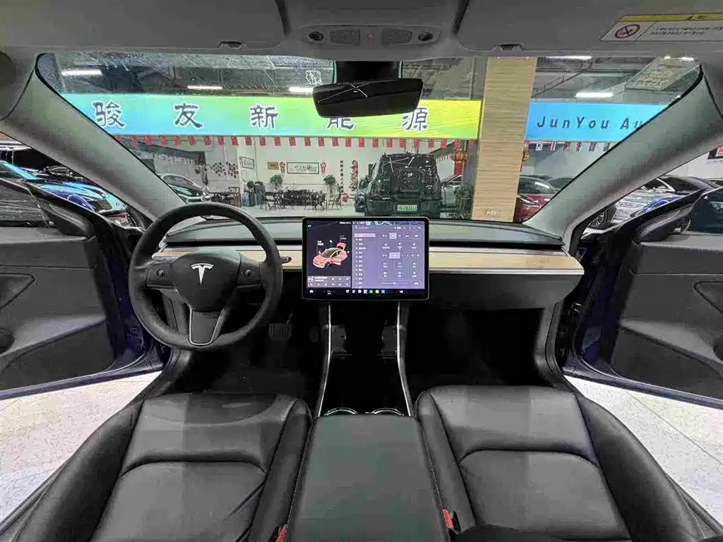 Tesla Model 3 — фото 6