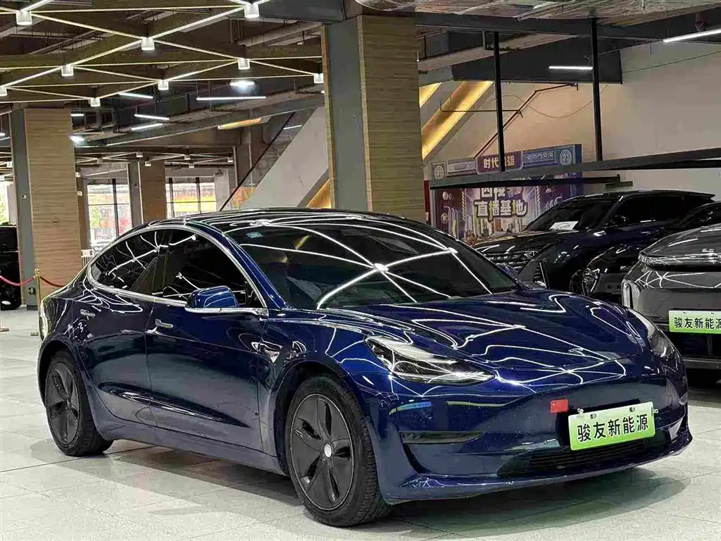 Tesla Model 3 — фото 9
