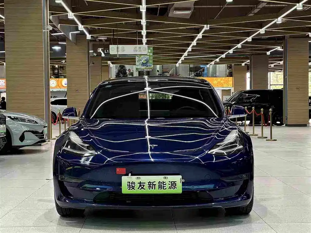 Tesla Model 3 — фото 10