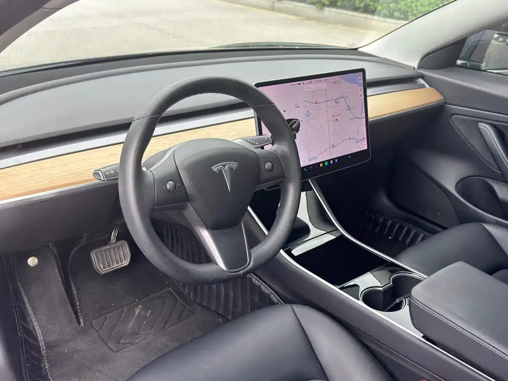 Tesla Model 3 — фото 6