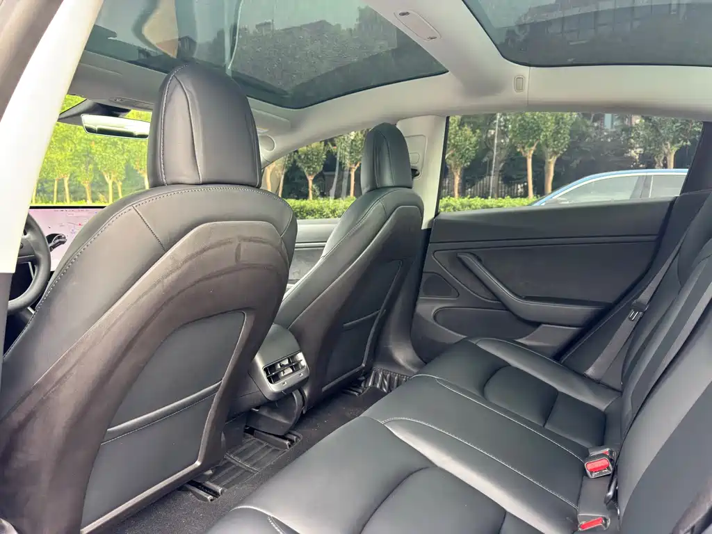 Tesla Model 3 — фото 10