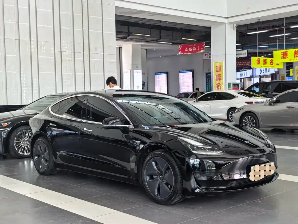 Tesla Model 3 — фото 3