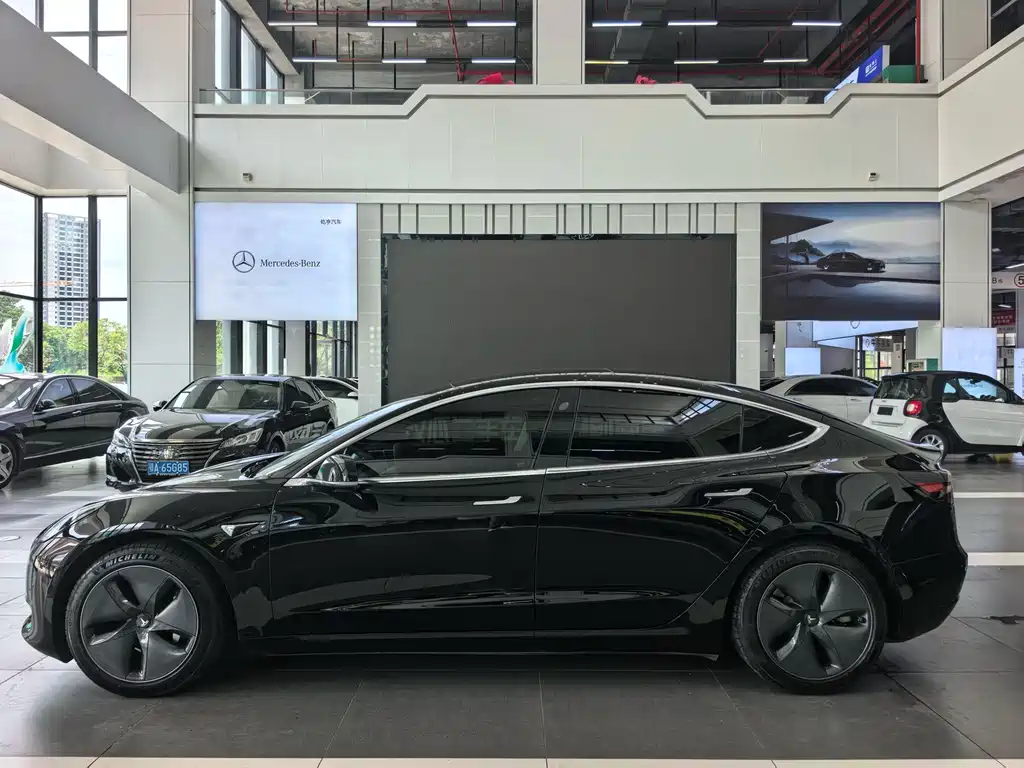 Tesla Model 3 — фото 4