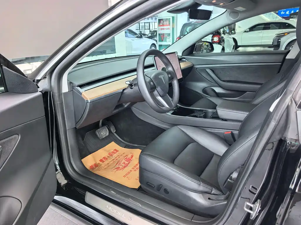 Tesla Model 3 — фото 5